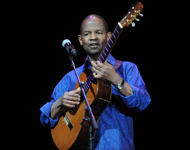 earl-klugh-crossroads-guitar-festival-2013