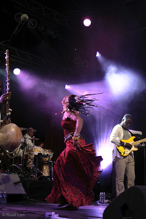 Fatoumata Diawara and Band